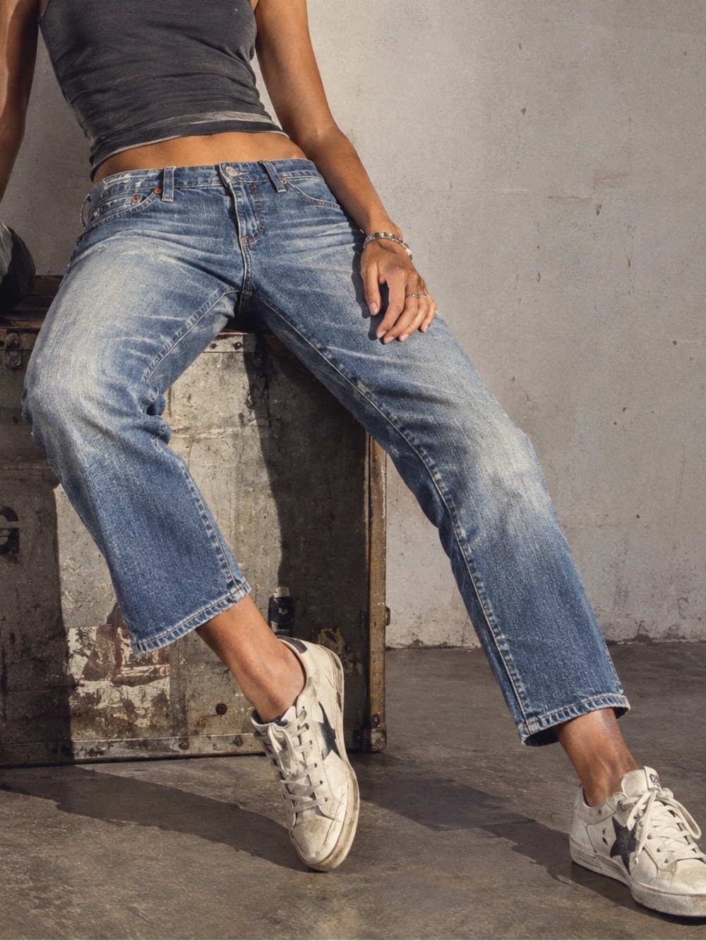 AG Adriano Goldschmied The Beau Cropped Jeans | Size 24 | Mid Blue - Picture 11 of 12